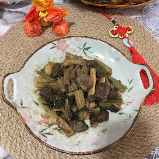 酸菜炒牛肉粒的做法步骤：6