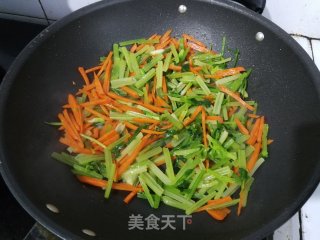 芹菜肉片炒年糕的做法步骤：8