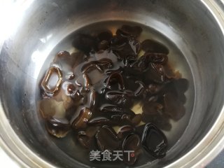 山药黑木耳炒荷兰豆的做法步骤：3