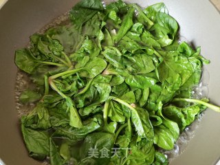 蒜蓉拌小菠菜的做法步骤：2