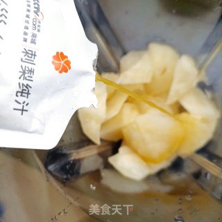 刺梨甜梨汁的做法步骤：3