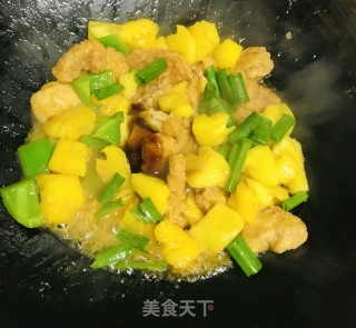 菠萝咕噜肉的做法步骤：11