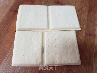 蒜苗炒豆干的做法步骤：2