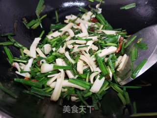 蒜苗炒豆干的做法步骤：5