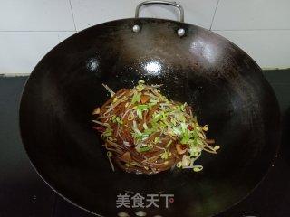 黄豆芽炒红薯粉的做法步骤：8