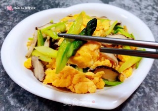 芦笋香菇炒鸡蛋#家常小炒#的做法步骤：14