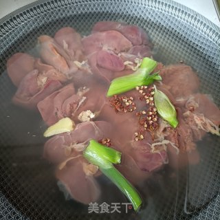 “嗦粉”菠菜鸡肝米粉的做法步骤：3