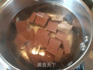 豆芽韭菜炒鸭血的做法步骤：5