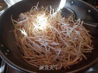 豆芽韭菜炒鸭血的做法步骤：8