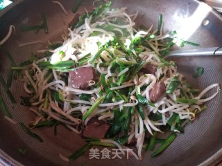 豆芽韭菜炒鸭血的做法步骤：11