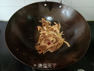 杏鲍菇炒肉丝的做法步骤：9