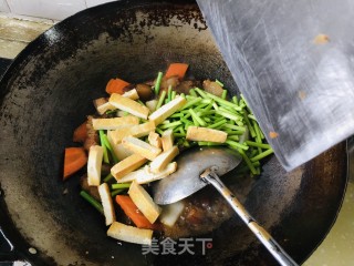 家庭版红烧肉大烩菜的做法步骤：8