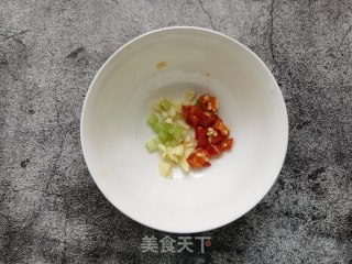 荆芥黄瓜拌变蛋的做法步骤：6