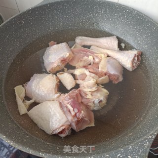 土鸡腿炖山药的做法步骤：4