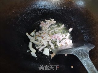 肉丝韭菜炒豆腐丝的做法步骤：1