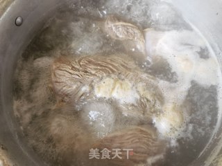 辣卤牛腱的做法步骤：3