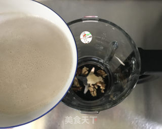 豆浆桃仁芝麻糊的做法步骤：4