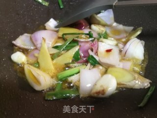 连汤汁也没放过，味美鲜嫩～十三香焖小龙虾的做法步骤：4