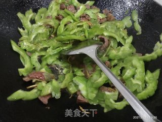 苦瓜炒牛肉的做法步骤：5