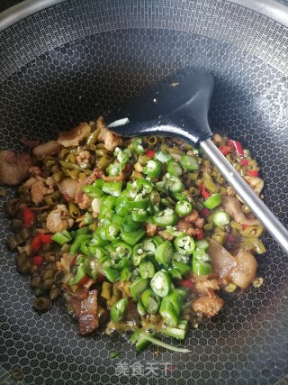 酸豇豆角炒肉的做法步骤：5