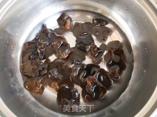 凉拌黑木耳的做法步骤：2