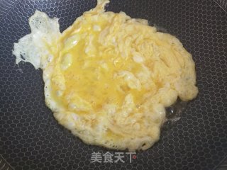 黄瓜菠菜炒鸡蛋的做法步骤：2