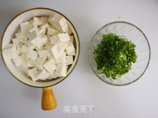 凉拌鸡汁小葱豆腐❗️鲜嫩爽口，下酒菜凉拌小菜的做法步骤：2