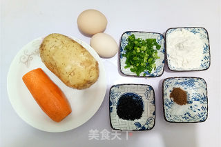 土豆鸡蛋饼的做法步骤：1