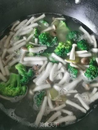 虾仁豆腐菌菇汤的做法步骤：9