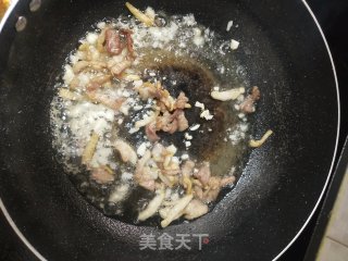 好吃又下饭的青茄子炒肉丝的做法步骤：3