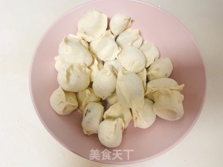 酸汤水饺的做法步骤：1