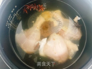 卤鸡腿腐竹土豆的做法步骤：1