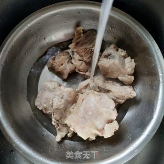 萝卜排骨汤的做法步骤：2