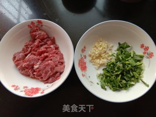 香菜拌牛肉的做法步骤：1