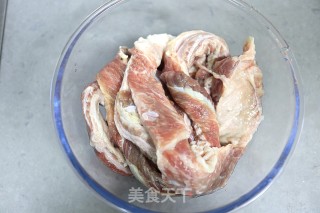 电饭煲炖牛肉的做法步骤：1