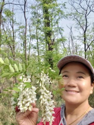 槐花馅饺子的做法步骤：1