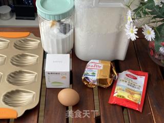 高颜值の抹茶玛德琳，圣诞趴必备小甜品的做法步骤：1