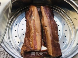 萝卜干蒸腊肉的做法步骤：1