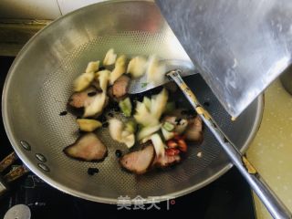 黑豆豉萝卜干炒腊肉的做法步骤：5