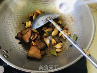 黑豆豉萝卜干炒腊肉的做法步骤：9