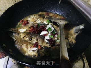 家常烧鲫鱼的做法步骤：6