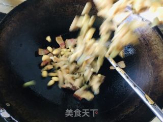 萝卜干黄豆炒腊肉的做法步骤：3