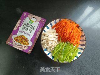 鱼香肉丝（素食版）的做法步骤：1