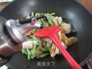 茭白四季豆烧烤麸的做法步骤：5