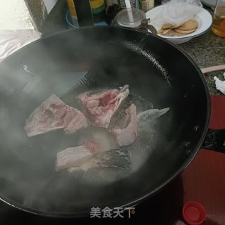 鱼头豆腐的做法步骤：3