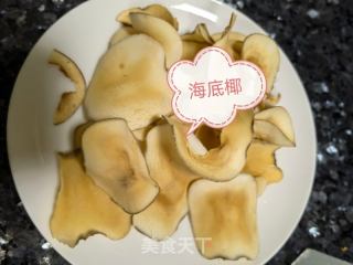 鳄鱼肉煲海底椰的做法步骤：3