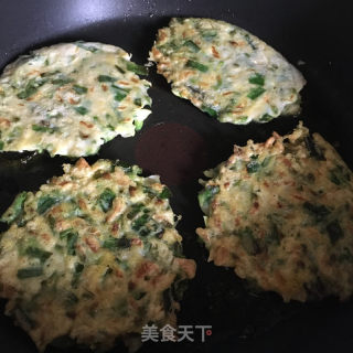 香煎槐花饼的做法步骤：7