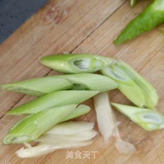 杭椒炒包菜的做法步骤：5