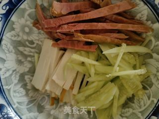 牛肉杂蔬拌粉的做法步骤：6