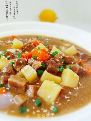 牛肉炖土豆的做法步骤：1